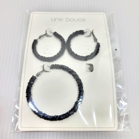 Une Douce Set Of Two Black Rhinestone Hoop Earrings ne D - Picture 1 of 5